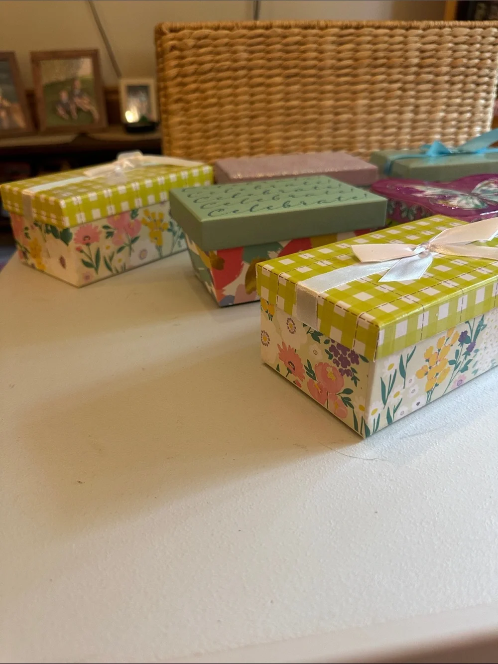 Set of 8 Beautiful gift boxes!